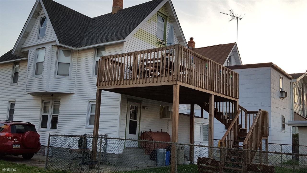 230 E Maple Ave - Photo 2 of 4