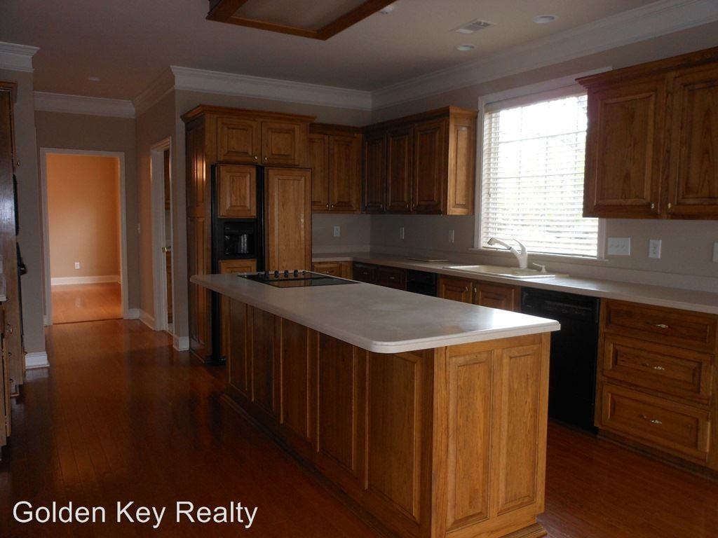 101 Orchard Ln - Photo 3 of 12