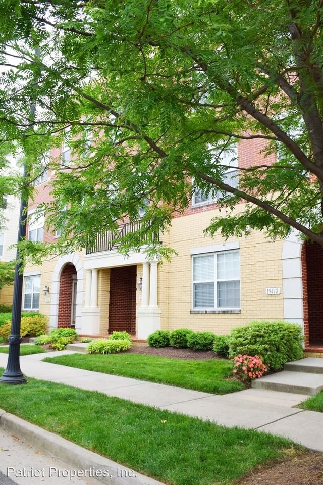 19410 Diamond Lake Dr - Photo 2 of 12