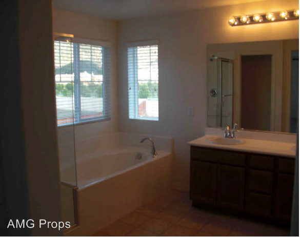 532 Dana Ln - Photo 3 of 9