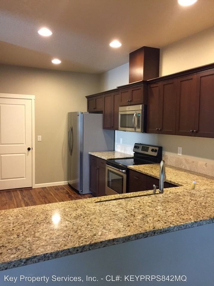 10917 NE 44th St - Photo 2 of 12