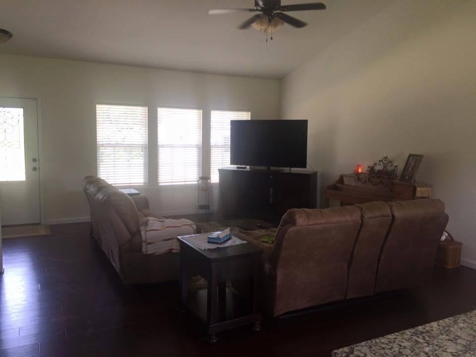 323 Rockport Dr - Photo 2 of 9