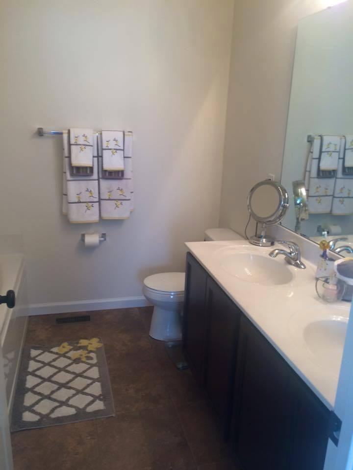 323 Rockport Dr - Photo 3 of 9