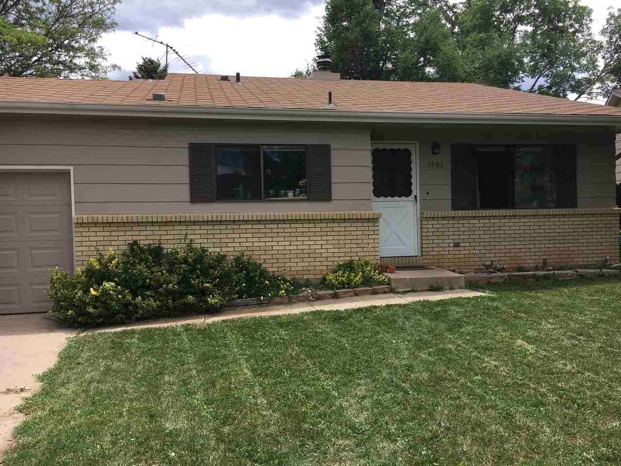 1901 McAllister Ct - Photo 2 of 3