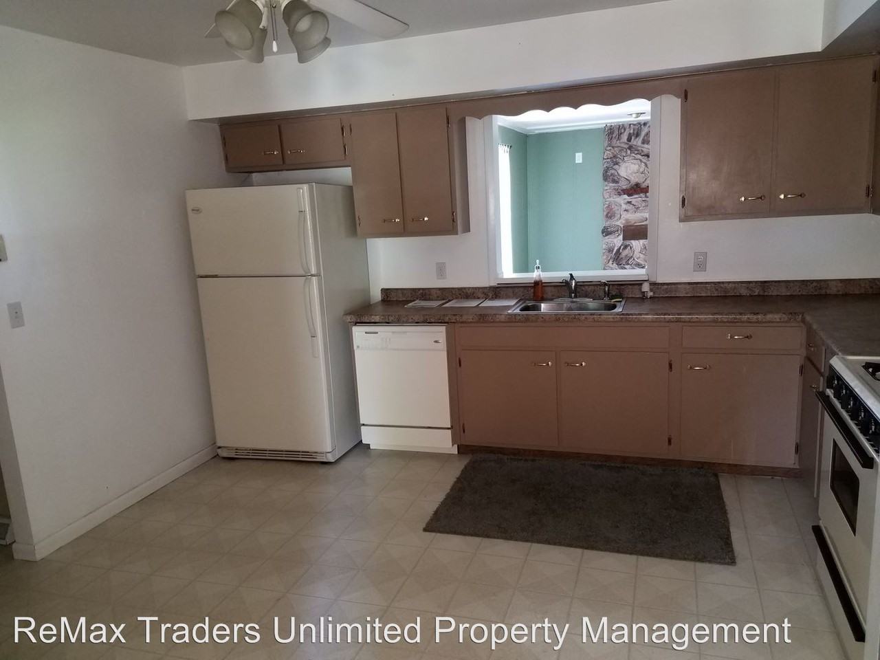 310 N 3rd Ave - Photo 3 of 11