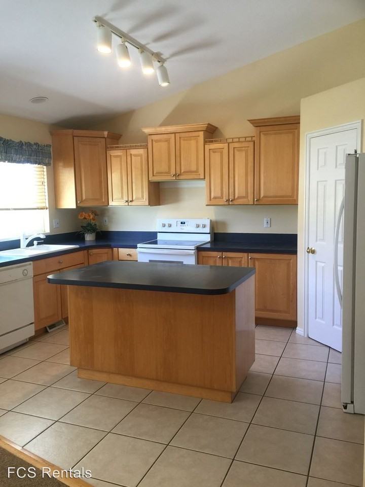 233 S 2370 W - Photo 2 of 15