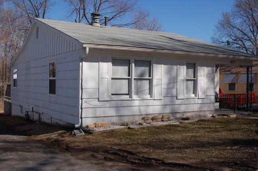 617 Lake Dr - Photo 2 of 31