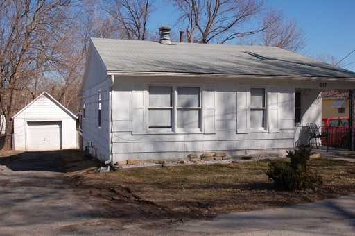 617 Lake Dr - Photo 3 of 31