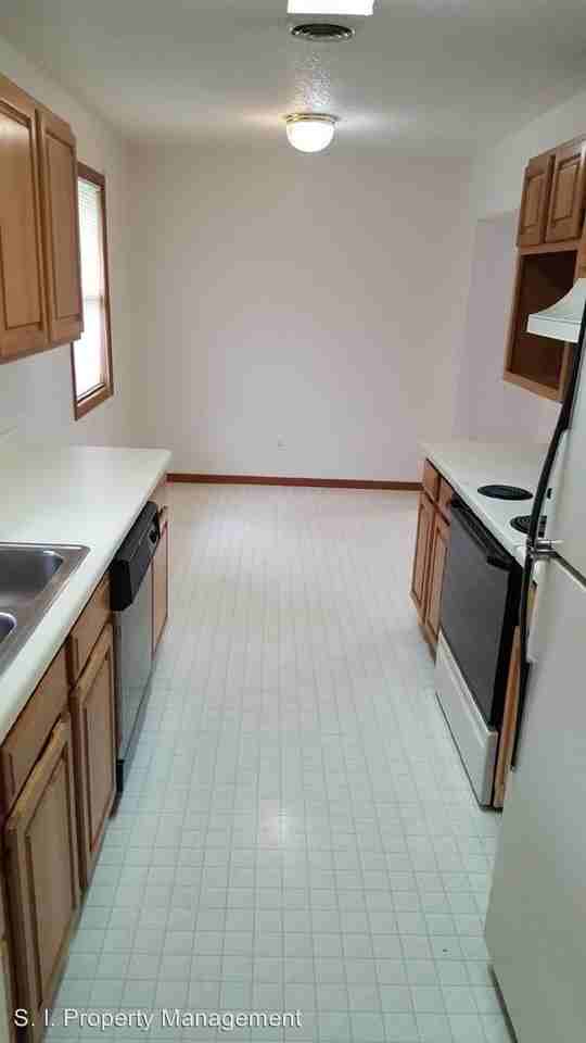 1404 Roberta Dr #B - Photo 2 of 3