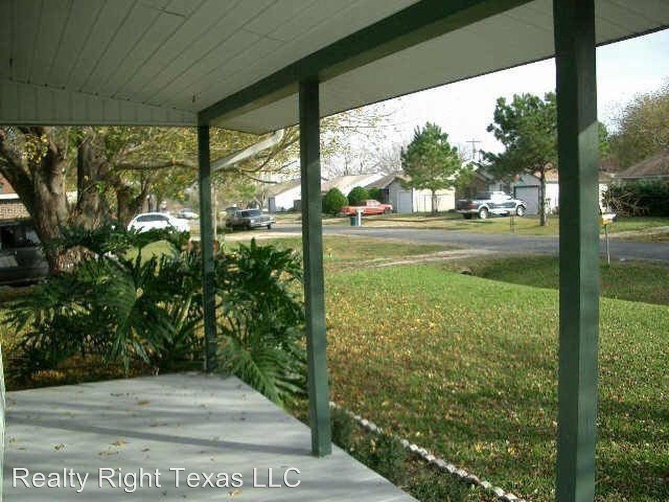 2332 31st Ave N - Photo 3 of 10