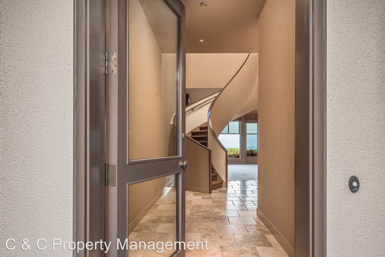 7 Spanish Bay Cir - Photo 2 of 33