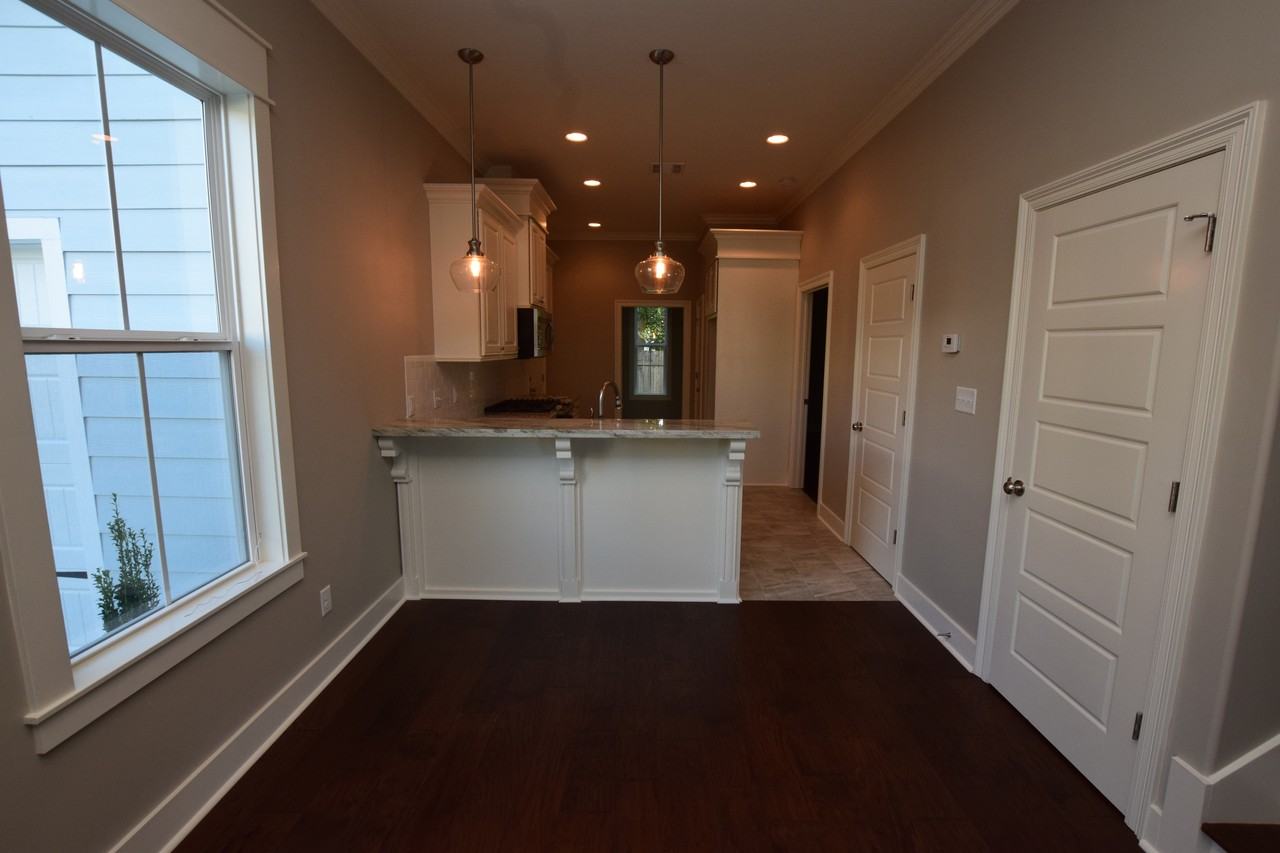 1809 Foster St - Photo 3 of 14