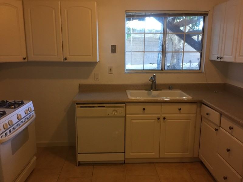231 Flanders Ct - Photo 2 of 8