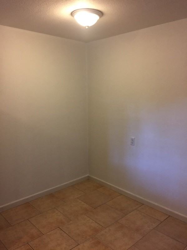 231 Flanders Ct - Photo 3 of 8