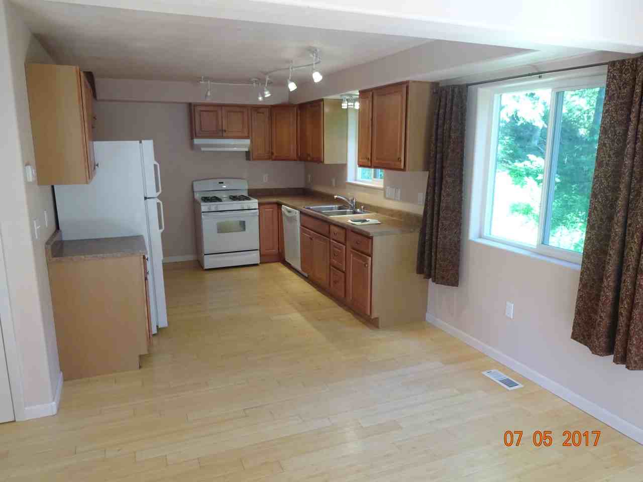 104 Mt Hood Dr - Photo 2 of 14