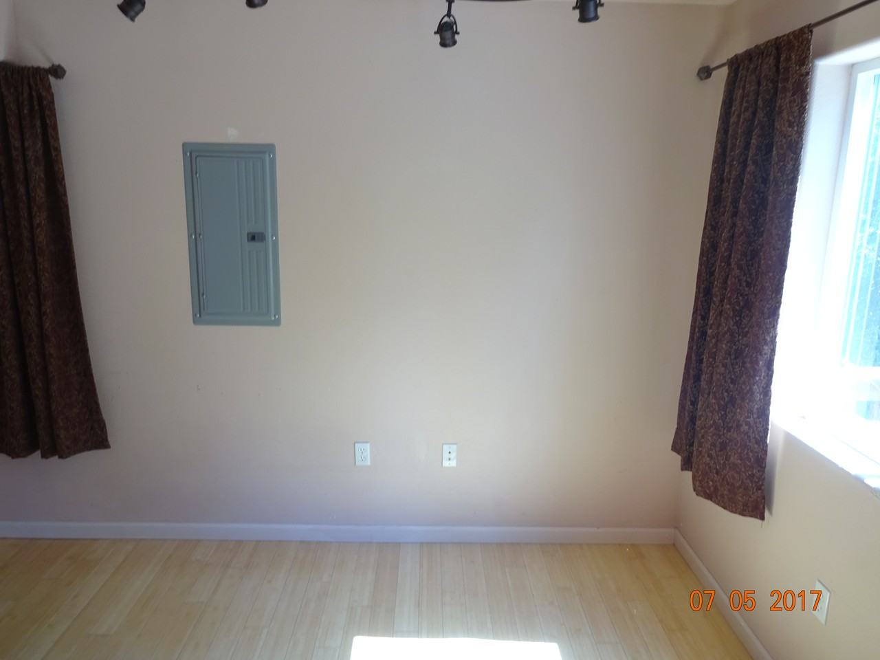 104 Mt Hood Dr - Photo 3 of 14