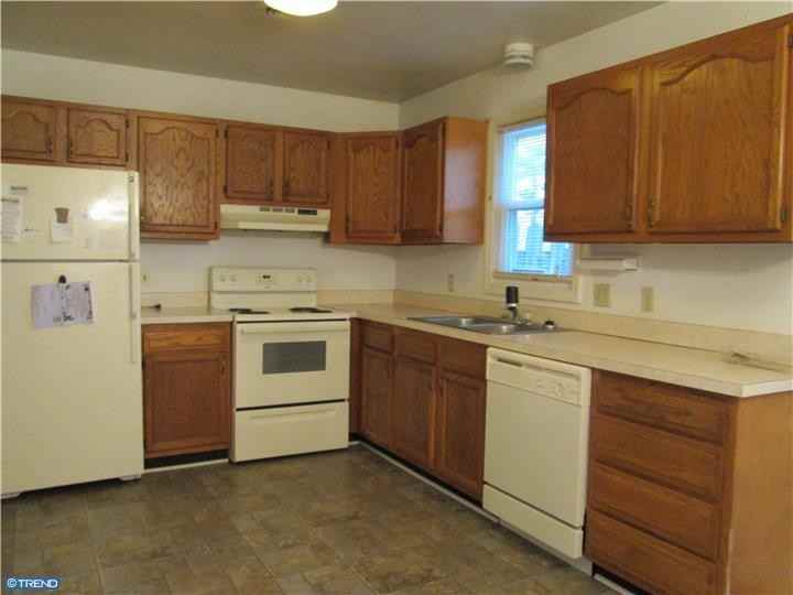 115 S 4th St - Photo 3 of 6