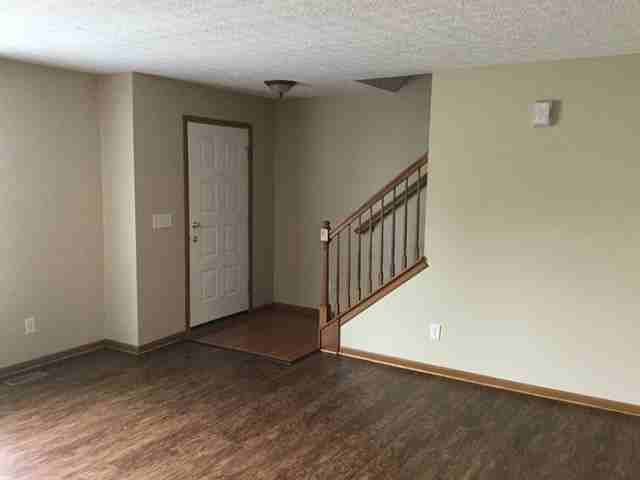 1061 Oxford Dr N - Photo 2 of 17