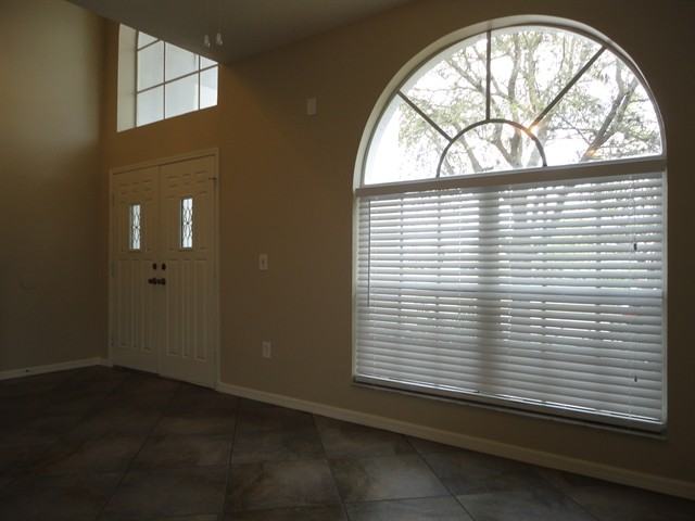 27602 Sky Lake Cir - Photo 2 of 14