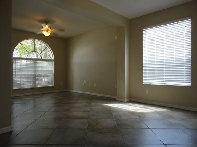 27602 Sky Lake Cir - Photo 3 of 14