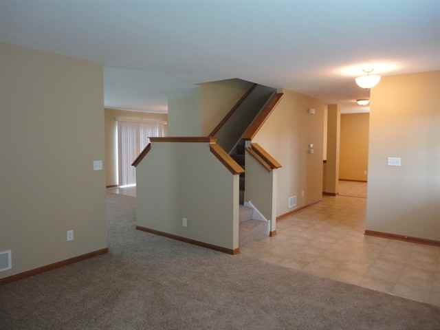 527 Meadow Ln - Photo 3 of 16