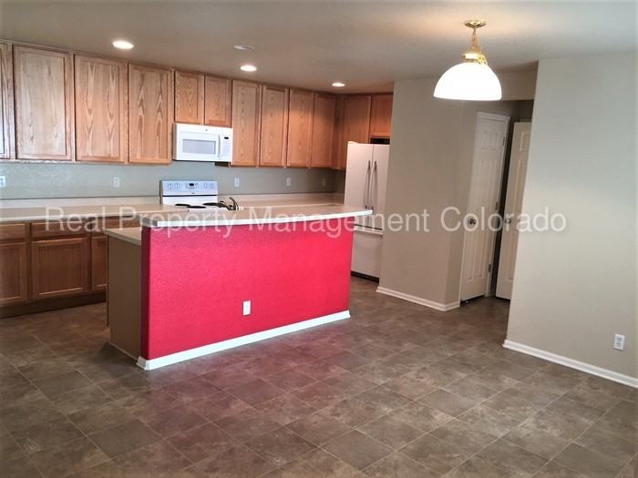 11866 Oak Hill Way - Photo 3 of 11