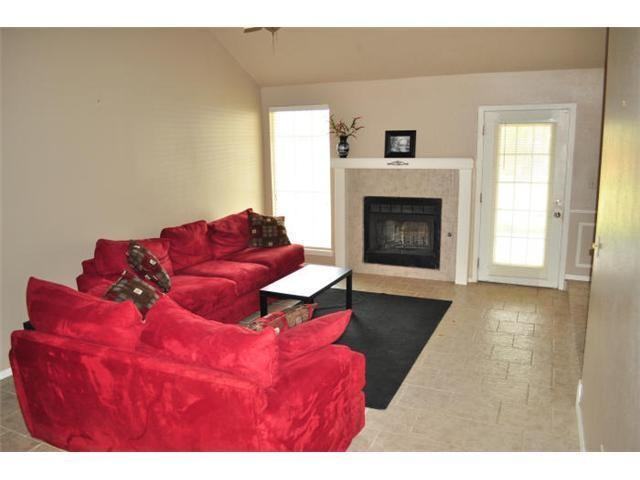 8521 Jenny Ln - Photo 3 of 15