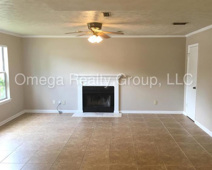 819 Willow Point - Photo 2 of 9