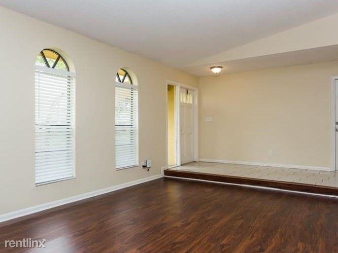 9540 NW 13th St - Photo 3 of 13