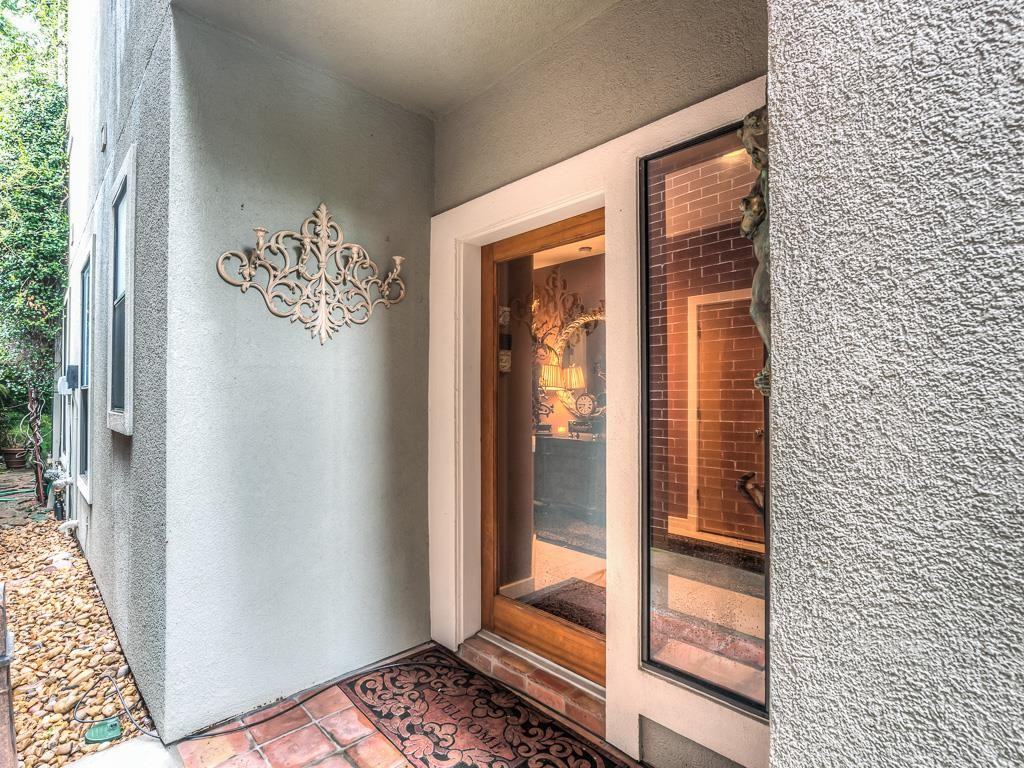 2304 Brun St - Photo 3 of 24