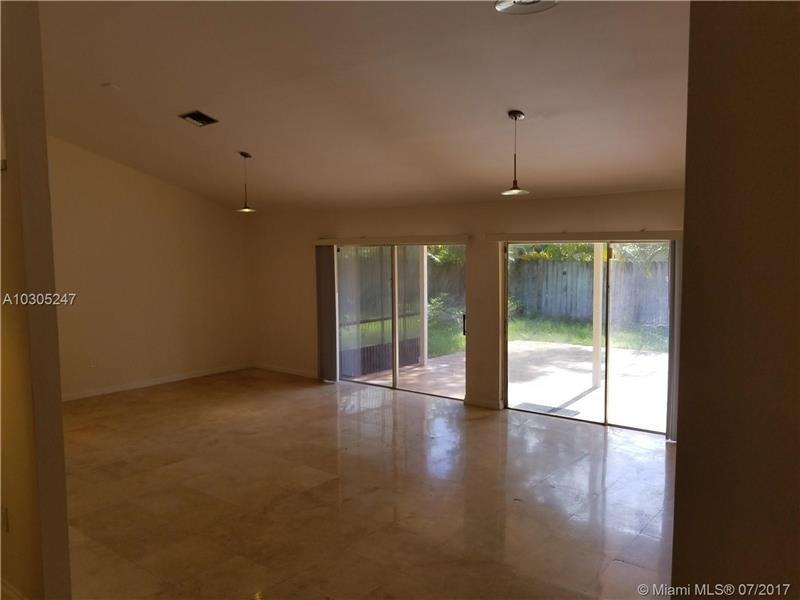 20605 NE 9th Ct - Photo 2 of 19