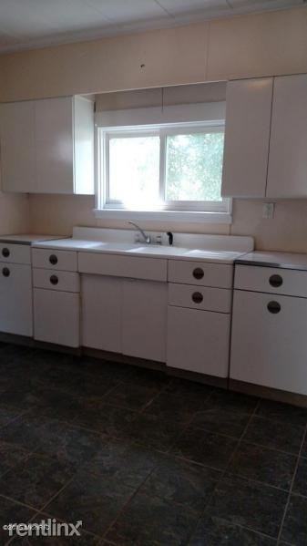 112 E North St - Photo 3 of 3