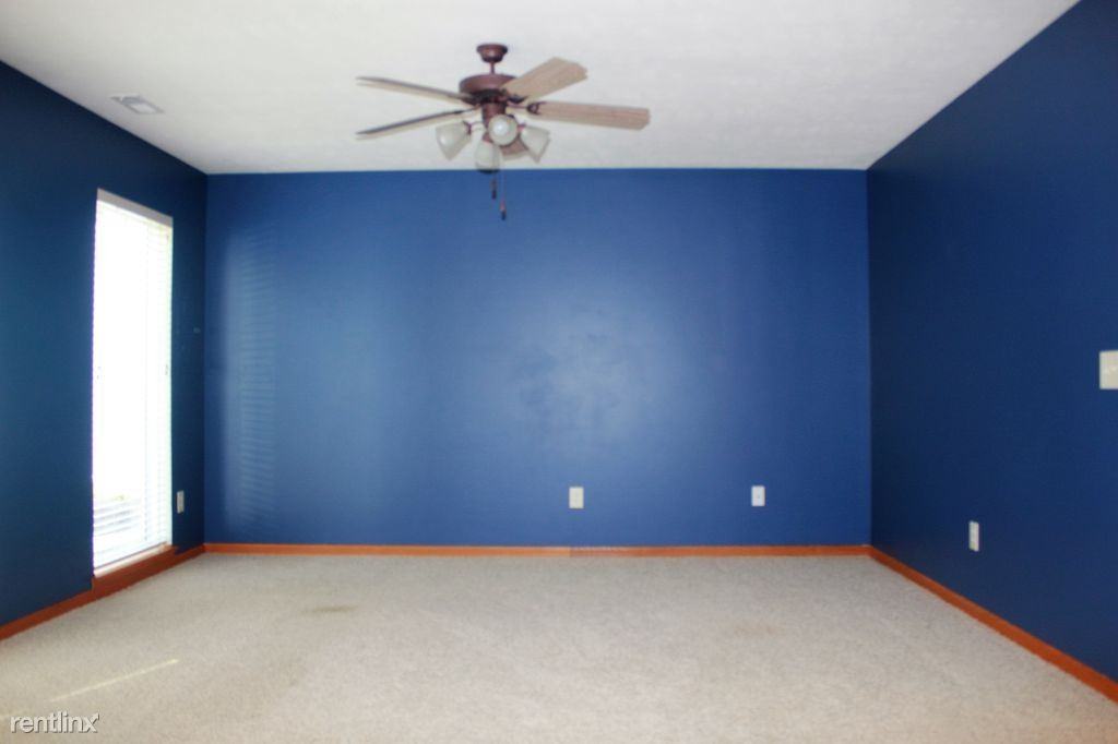 15321 Amy Plaza - Photo 3 of 5