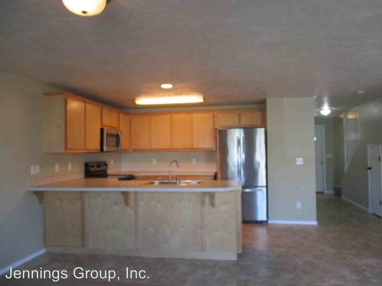 880 S 9th St - Photo 2 of 16