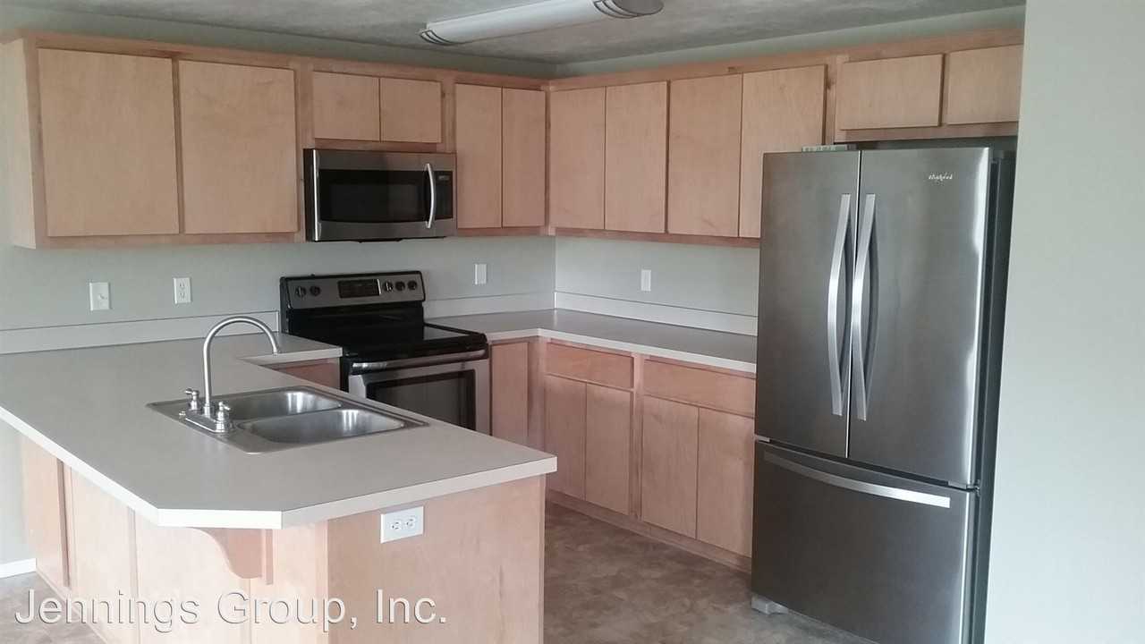 880 S 9th St - Photo 3 of 16