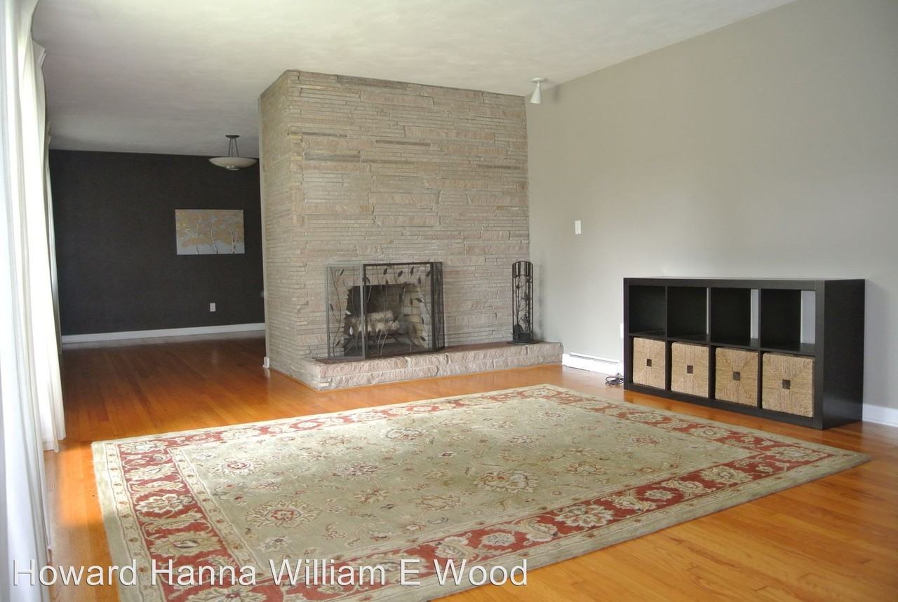 574 Thole St - Photo 2 of 13