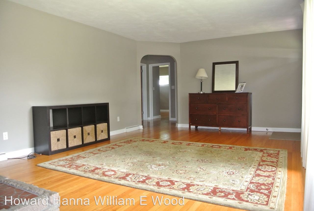 574 Thole St - Photo 3 of 13