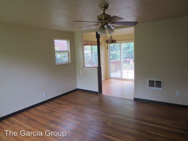 9433 SE Wichita Ave - Photo 3 of 12