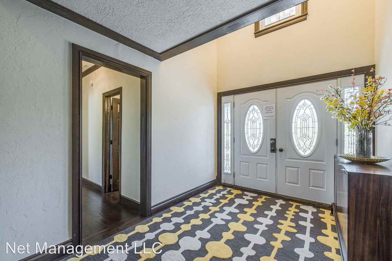 333 84th Ave NE - Photo 2 of 26