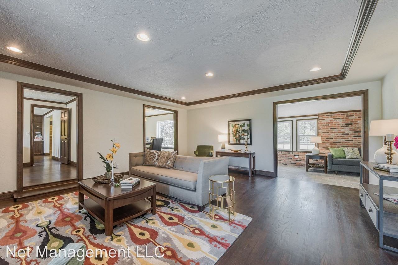 333 84th Ave NE - Photo 3 of 26