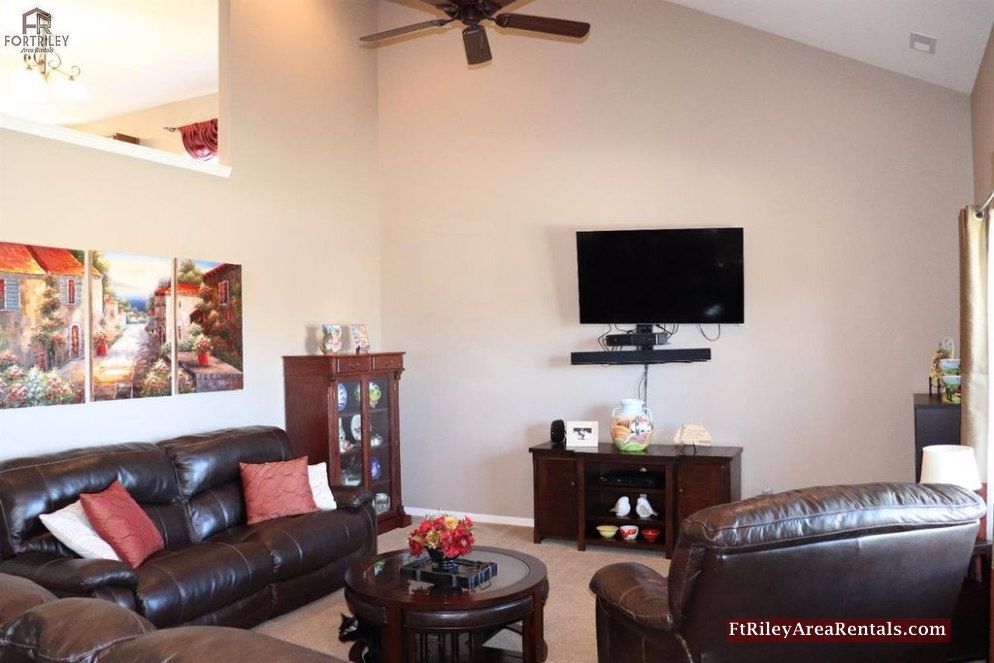 1014 Sunflower Cir - Photo 3 of 37