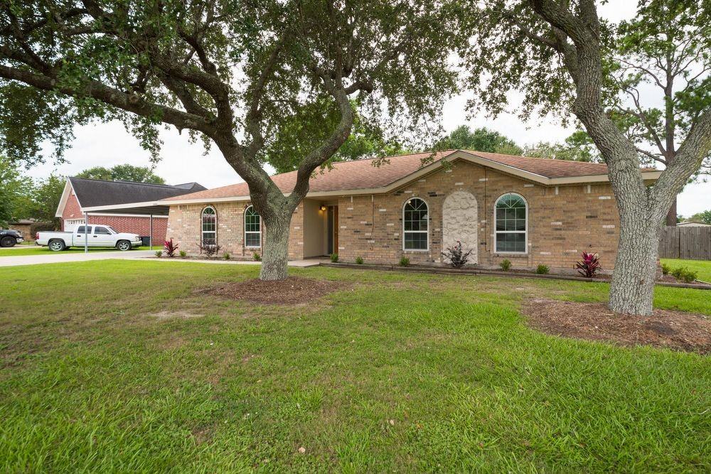 10840 Koelemay Dr - Photo 2 of 21