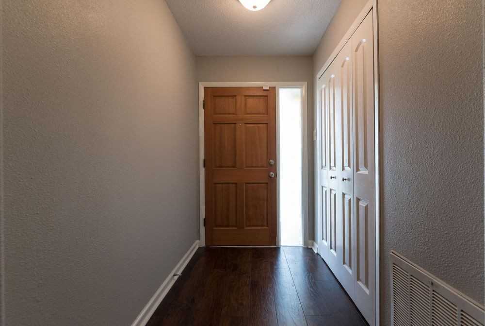 10840 Koelemay Dr - Photo 3 of 21