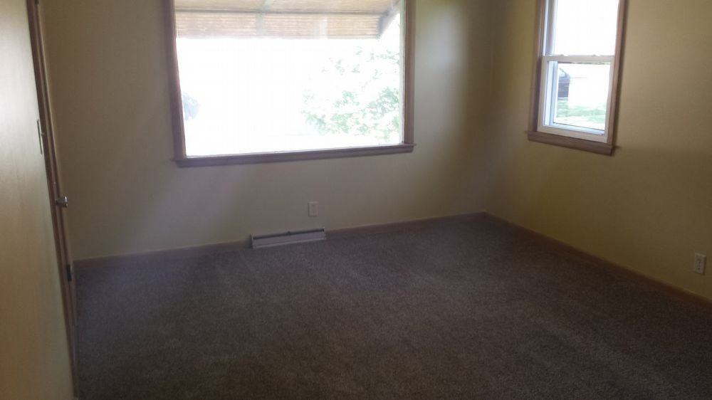 3350 S 84th St - Photo 3 of 9