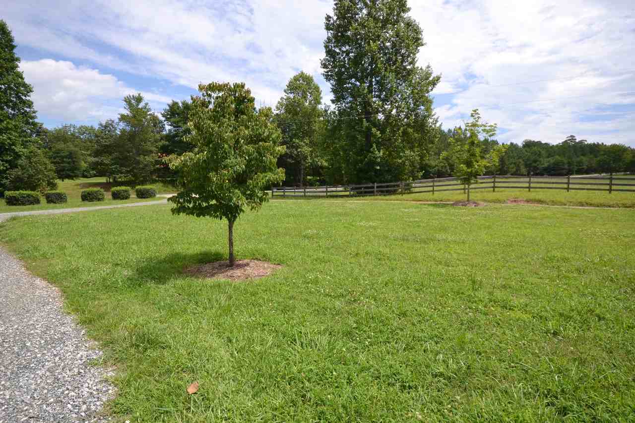 2933 Collinsville Rd - Photo 2 of 36