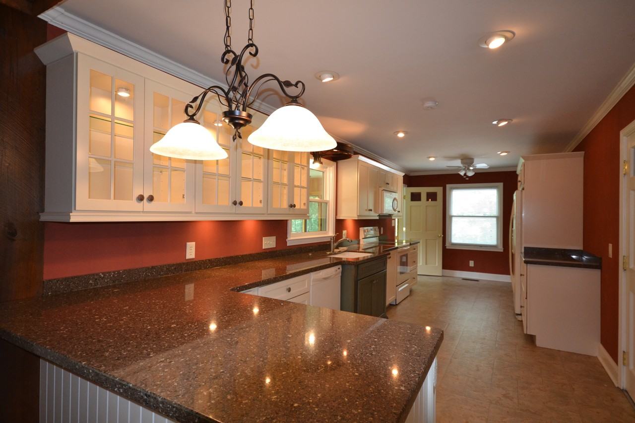 2933 Collinsville Rd - Photo 3 of 36