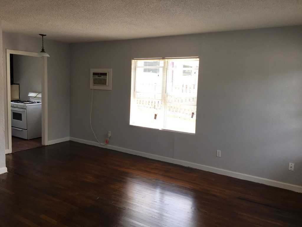 517 East 23rd Street South - Photo 3 of 6