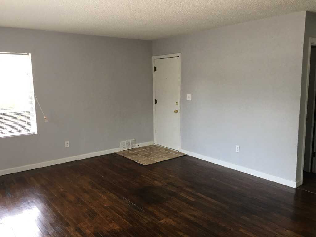 517 East 23rd Street South - Photo 2 of 6