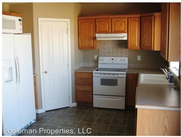 112 NE Victor Gust Dr - Photo 3 of 17