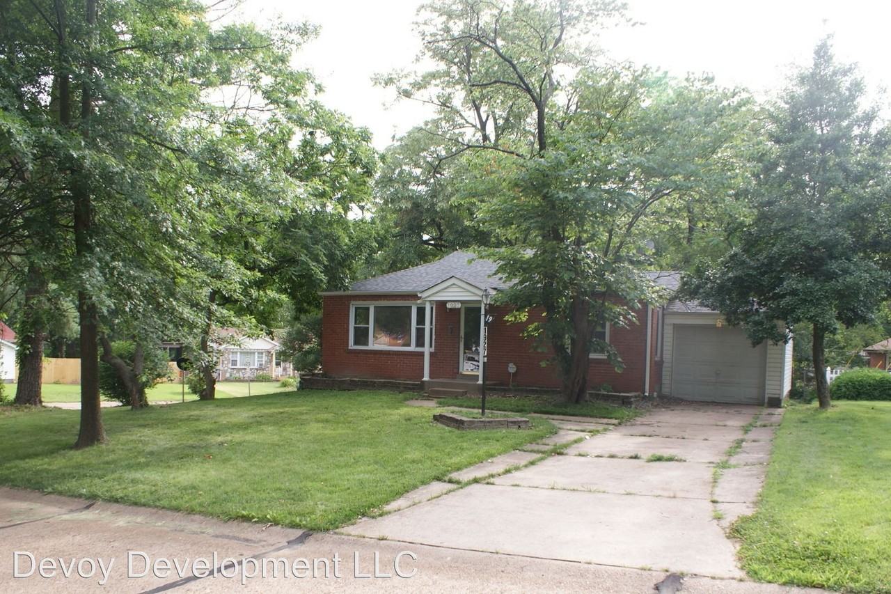 1927 Driftway Dr - Photo 2 of 16